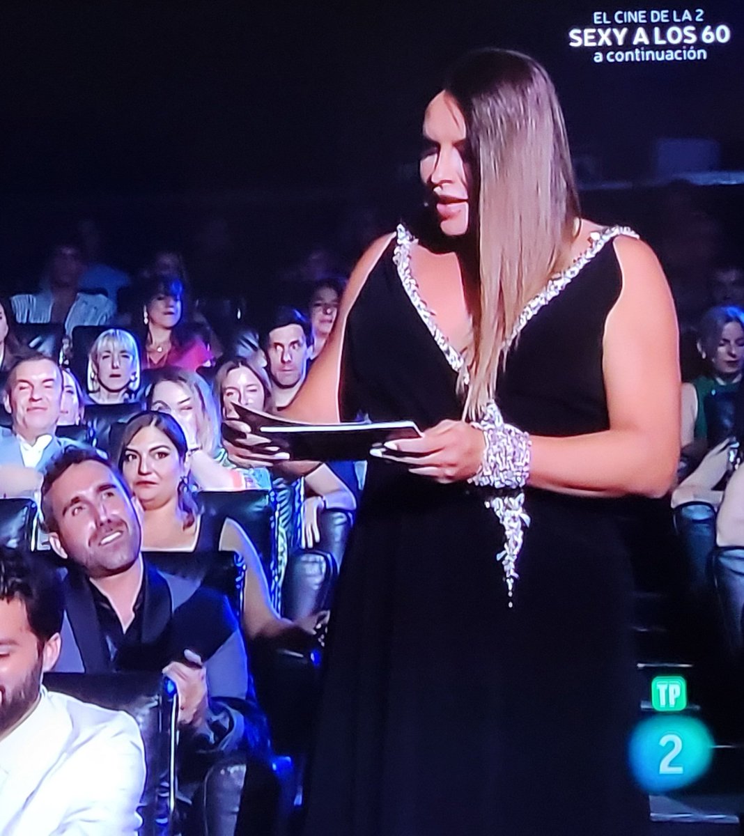 francescvd's tweet image. Mira el imbècil aquest a la tve #PremiosModaRTVE
