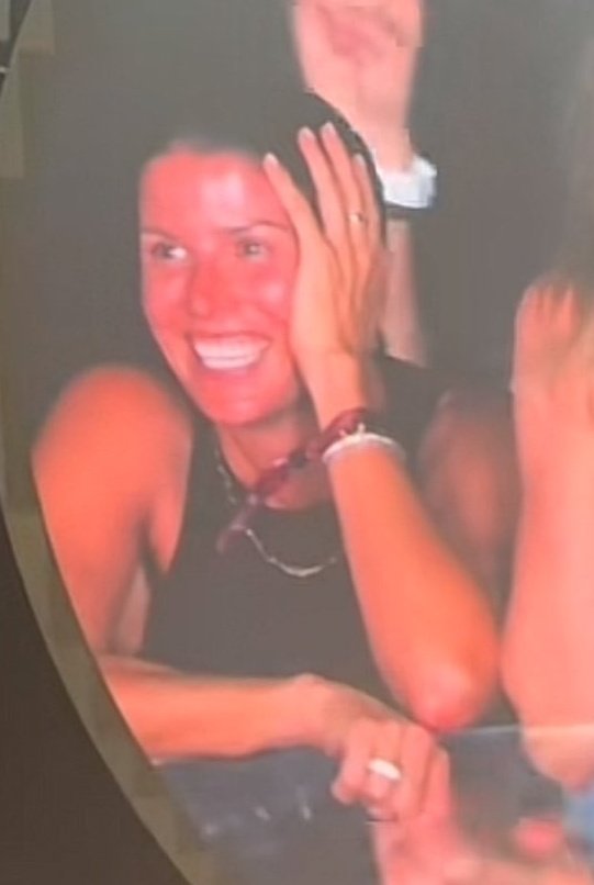 GwFhBKLXAAAMPy0.jpg