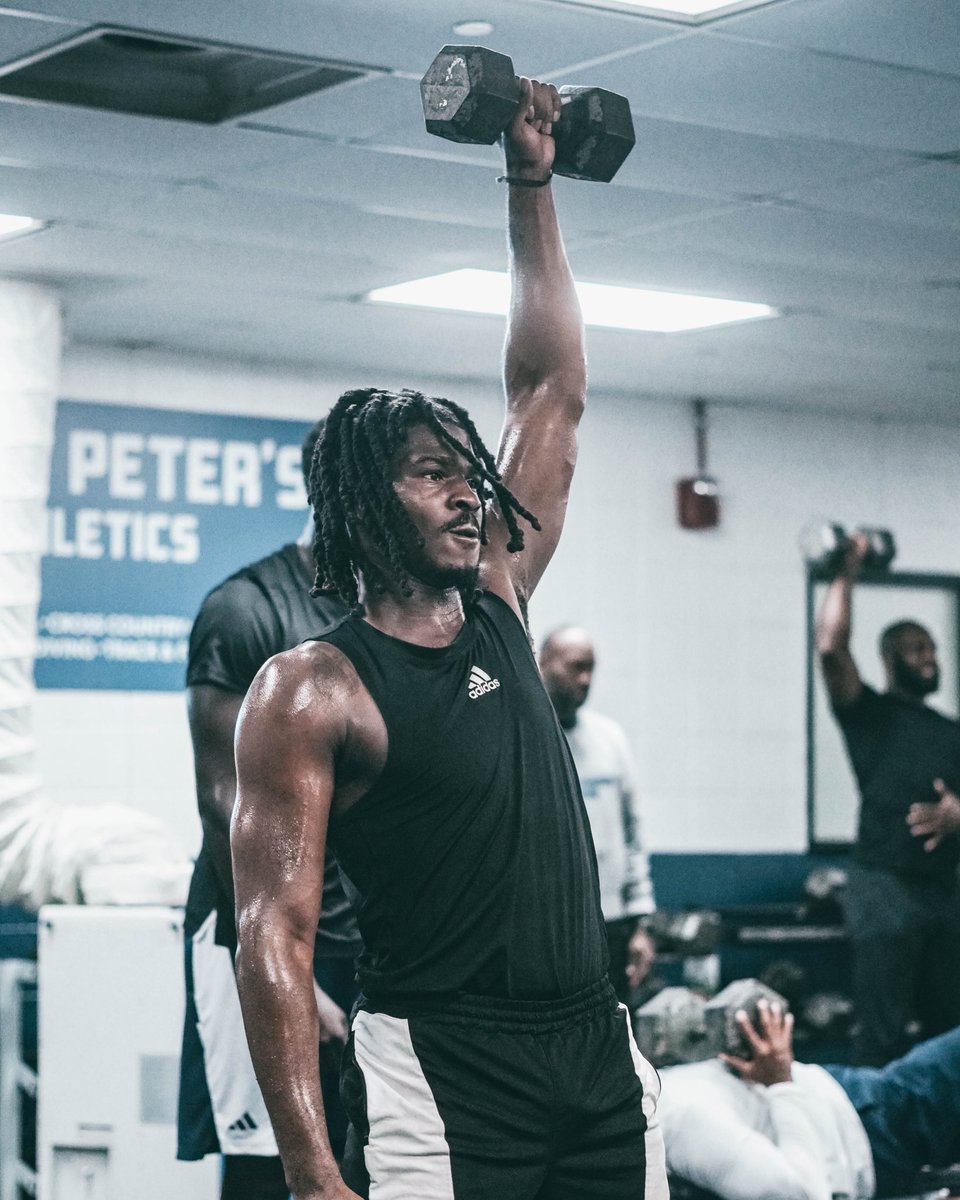 PeacocksMBB's tweet image. Clocked in. No days off. โฑ๏ธ๐ช๐พ
#StrutUp ๐ฆ | #Toughness