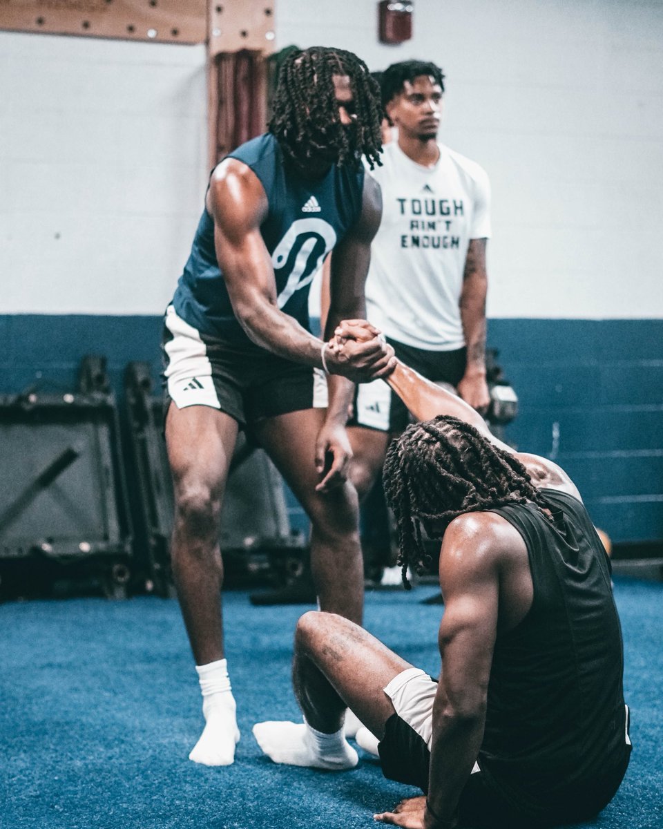 PeacocksMBB's tweet image. Clocked in. No days off. โฑ๏ธ๐ช๐พ
#StrutUp ๐ฆ | #Toughness