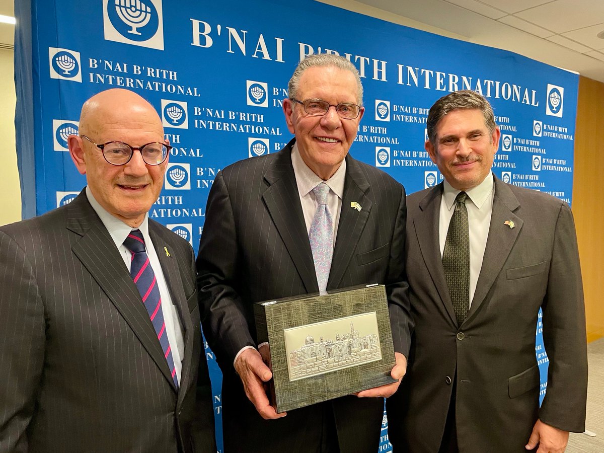 BnaiBrith's tweet image. Today, B’nai B’rith and @AjiriDC had the distinct honor of recognizing Gen. Jack Keane—a true American patriot and unwavering voice for a vital U.S.-Israel alliance.
At the ceremony, B’nai B’rith CEO Dan Mariaschin said: “I’ve been working in the Jewish community for now, more…