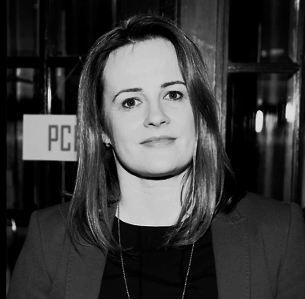 Joanna Kołaczkowska zakończyła bieg życia w wieku 59 lat. Z reakcji wydaje się, że nie miała prawa odchodzić. Może dlatego, że łączyła a nie dzieliła. Pokazywała jacy jesteśmy - ciepło, bez hejtu. Doceńmy to, co mamy, bo tak szybko mija.