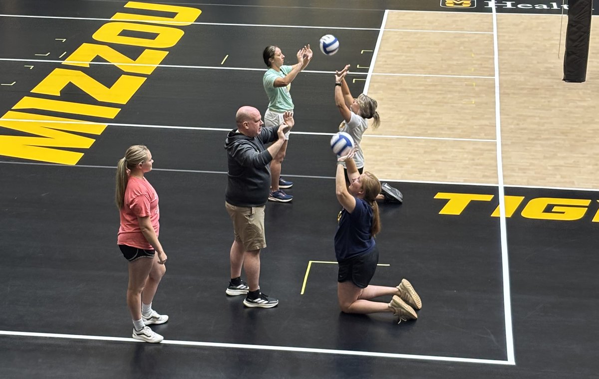 AVCAVolleyball's tweet image. Nearly 200 coaches were at the 2025 MHSVCA Clinic in Columbia earlier this week. The clinic included a number of presenters: Mizzou’s Dawn Sullivan and Wendel Alves Carmago, Louisiana Tech’s Scott Mattera, Adena Brewer of Ozark HS, and Eric Scherfenberg of Belton HS.
#WeAreAVCA