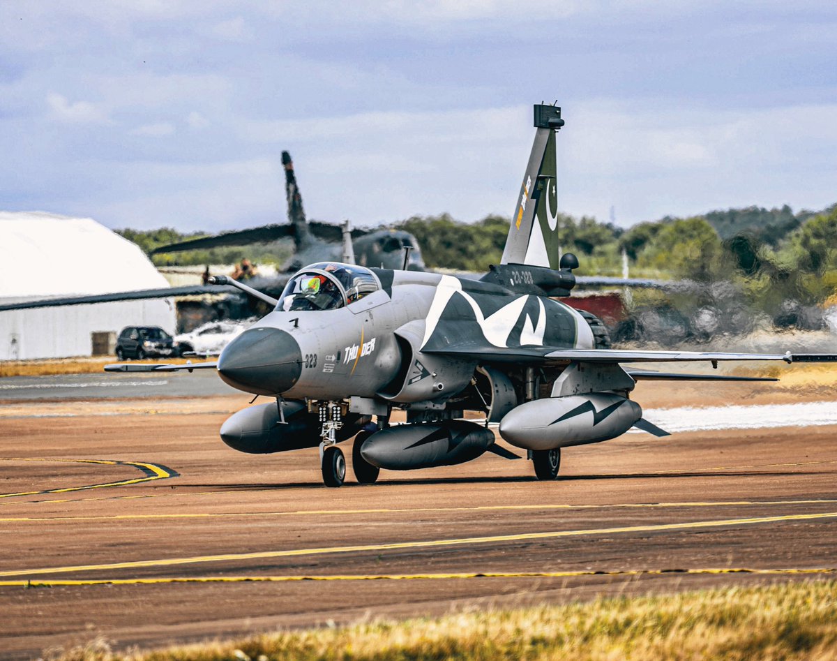 PakistanArmoury's tweet photo. The Pakistan Air Force JF-17C Thunder has arrived for #RIAT25 https://t.co/NcIwKoUeNZ