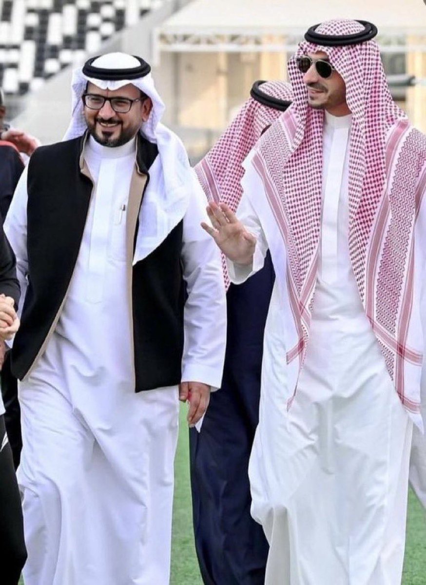 " د. محمد الناصر" مديرًا تنفيذياً لكرة القدم بنادي #الشباب 

الله يوفقك ويقويك 🤍🖤