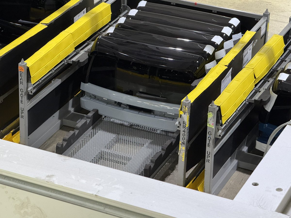SP_LimitReviews's tweet image. At least we know, us Limestone owners still have plenty of painted parts for our vehicles! These are R1S rear top hatch. Painted in the never forgotten Limestone.