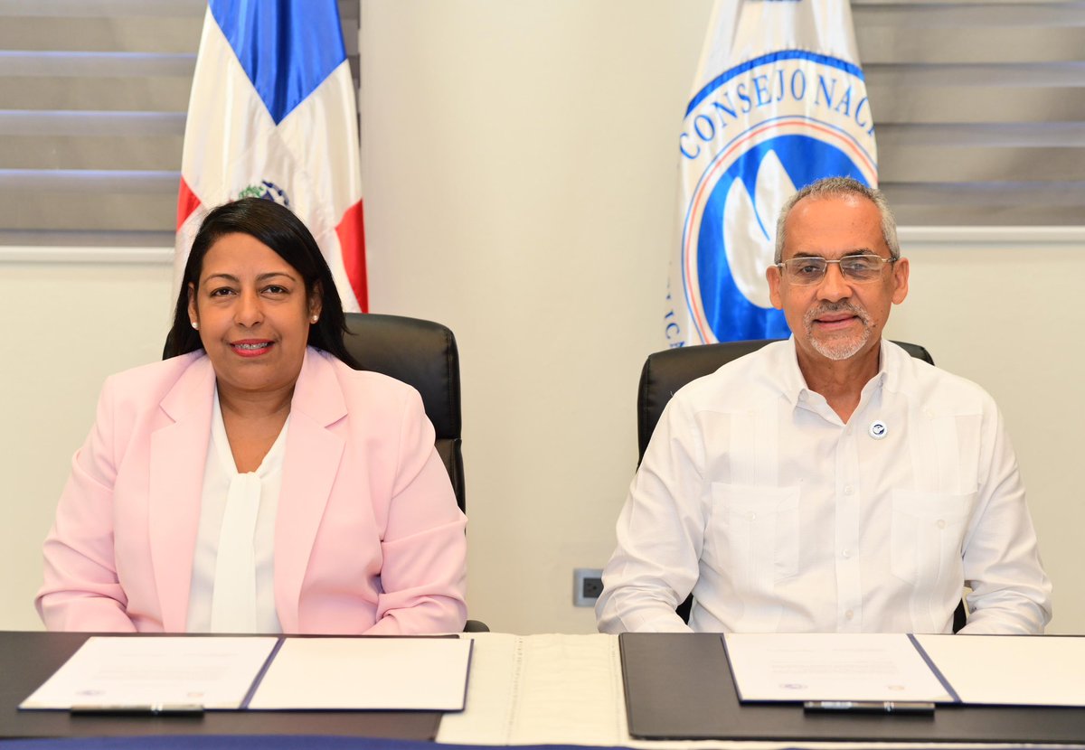 Con el objetivo de fortalecer los vínculos interinstitucionales, nuestra decana de la Escuela de Administración Municipal, Comunicación Política y Marketing Digital, Altagracia Tavárez, sostuvo una reunión con el presidente del Consejo Nacional de Drogas (CND), Alejandro Abreu.