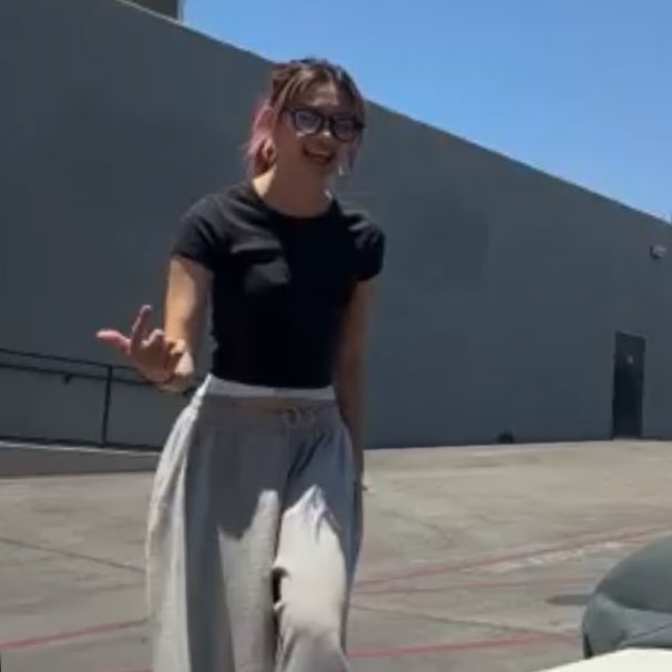 OH IM FEELING SOMETHING… THIS OUTFIT