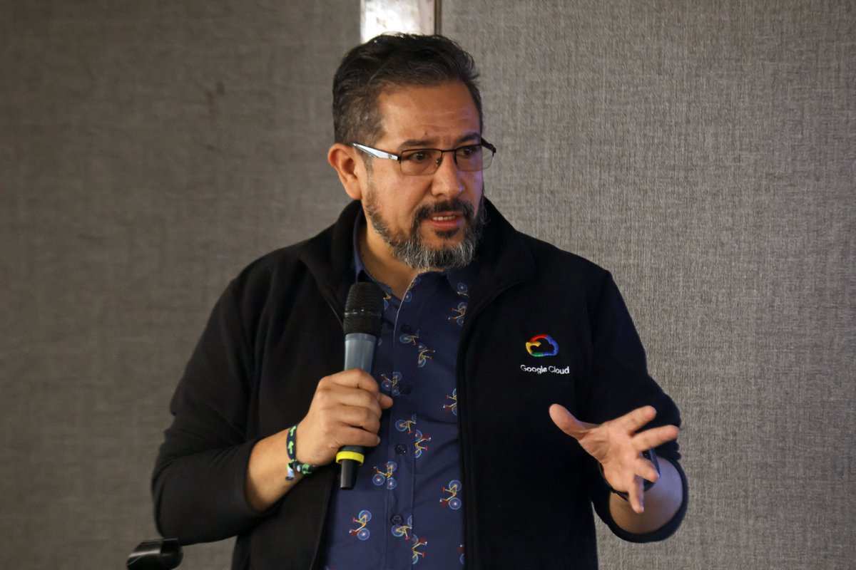 CNTinforma's tweet image. ¡La innovación para el sector público se dio cita  en #Guayaquil! 🚀 
En el #GoogleDay, compartimos escenario con @GoogleCloud_LA  y Globant  para presentar a la Procuraduría, SENAE, Empresa Pública del Agua y GADs, nuestro nuevo portafolio de servicios tecnológicos.✨