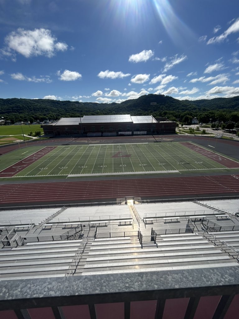I had an amazing visit at <a href="/UWLEagleFB/">UW-La Crosse Football</a> It was awesome learning about #TheExperience! Thank you <a href="/TYaeggi_UWL/">Tarek Yaeggi</a> and <a href="/krausejake80/">Jake Krause</a> for having me on campus today!