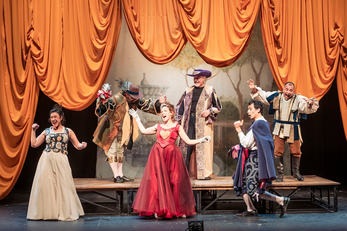 Teatro El Galpón (@teatroelgalpon) on Twitter photo Viernes 18 y sábado 19 de julio
EL PERRO DEL HORTELANO en el <a href="/festivalalmagro/">Festival de Teatro Clásico de Almagro</a>
Gracias al apoyo del <a href="/INAECulturaMEC/">Instituto Nacional de Artes Escénicas</a> y <a href="/AECID_es/">AECID</a> <a href="/EmbajadaEspUy/">Embajada España Uy</a>
El clásico de Lope de Vega en versión y dirección: Chepe Irisity basado en el texto de Eduardo Vasco. Viernes 18 y sábado 19 de julio
EL PERRO DEL HORTELANO en el <a href="/festivalalmagro/">Festival de Teatro Clásico de Almagro</a>
Gracias al apoyo del <a href="/INAECulturaMEC/">Instituto Nacional de Artes Escénicas</a> y <a href="/AECID_es/">AECID</a> <a href="/EmbajadaEspUy/">Embajada España Uy</a>
El clásico de Lope de Vega en versión y dirección: Chepe Irisity basado en el texto de Eduardo Vasco.