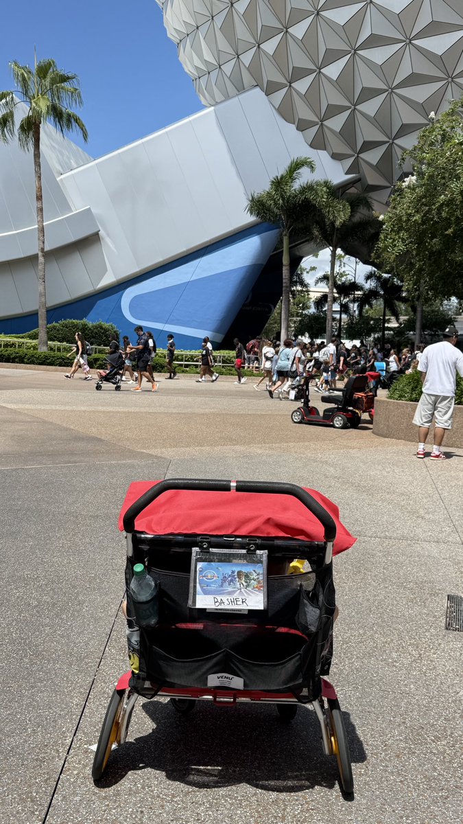 alessandrajokes's tweet image. Why suffer at home when you can suffer even more at Epcot? 🔥