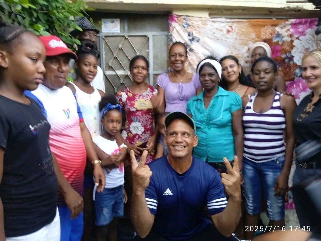 En un emotivo acto fueron declaradas en #IslaDeLaJuventud, Casas Panamericanas,en merecido homenaje a los atletas pineros,Evian González y María Claudia Álvarez,que nos representarán en los Juegos Panamericanos Junior en Asunción,Paraguay #JuntosPorCuba #UJCdeCuba <a href="/MeyvisEstevezE/">Meyvis Estevez Echevarría</a>