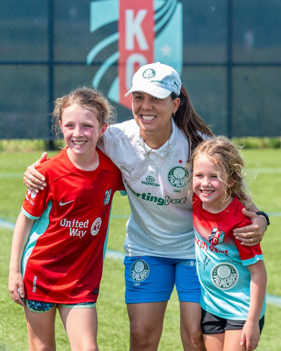 thekccurrent's tweet image. Growing the game in #KCBABY 🤩
During the Teal Rising Cup, we hosted a special Community Clinic. Local kids had the incredible opportunity to train with coaches and players from one of Brazil’s most iconic clubs, @Palmeiras.