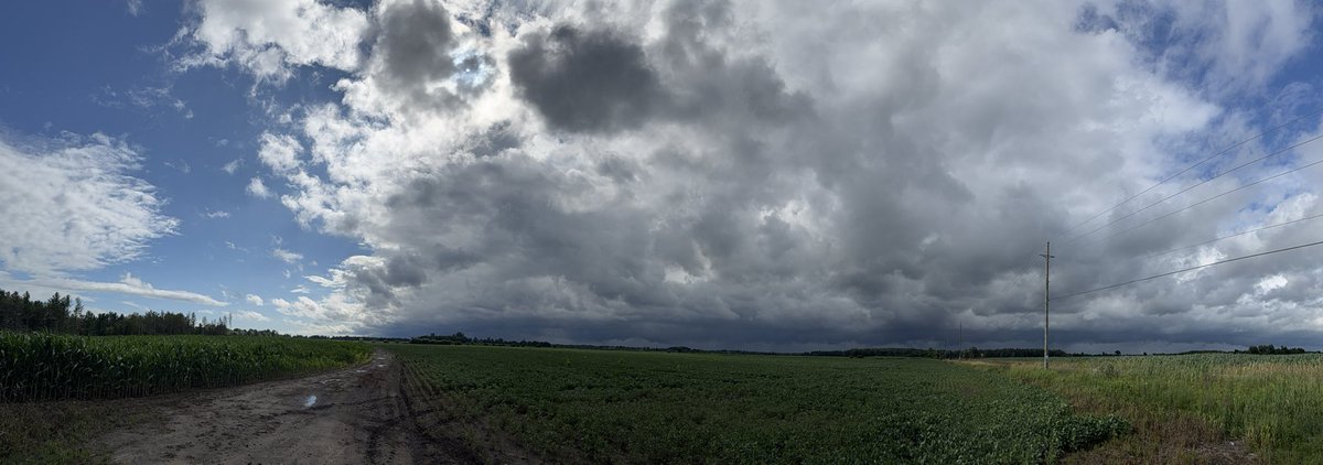 Another line of storms about to pass south of Manotick.  #onstorm