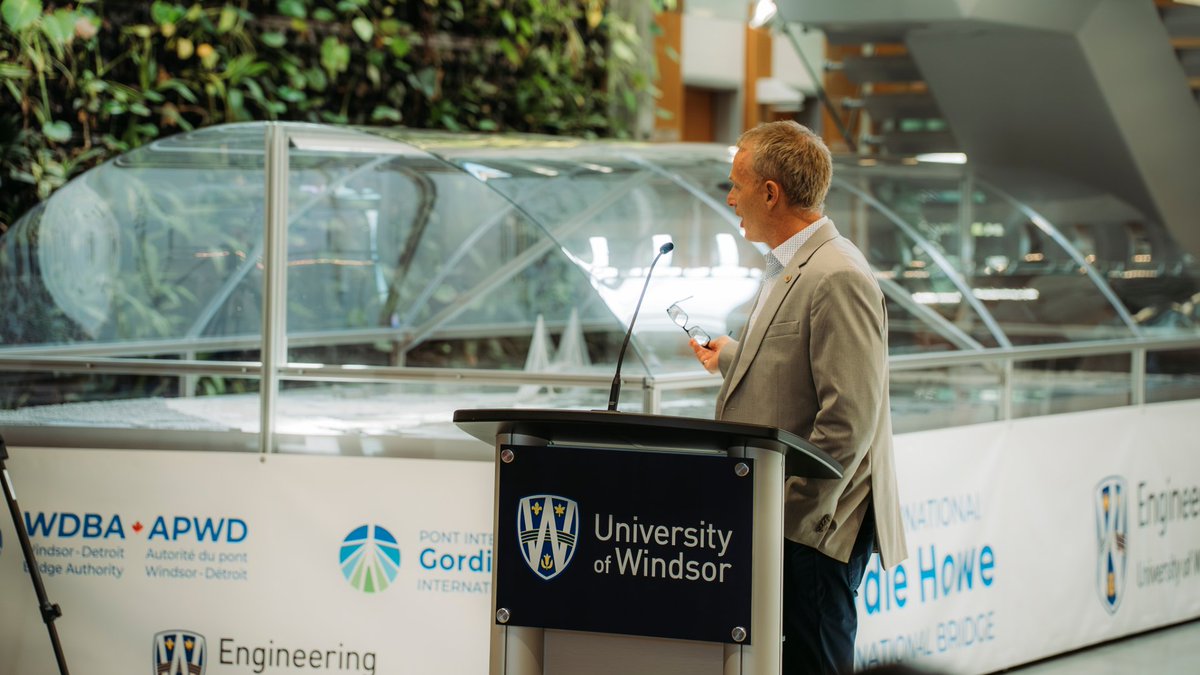 UWindsor's tweet image. Today we celebrated a partnership built on student innovation and community impact! 💡🏗️
#UWindsor and the Windsor-Detroit Bridge Authority (WDBA) unveiled a permanent scale model of the @GordieHoweBrg at @UWindsorENG.
Discover the details: brnw.ch/21wUekH