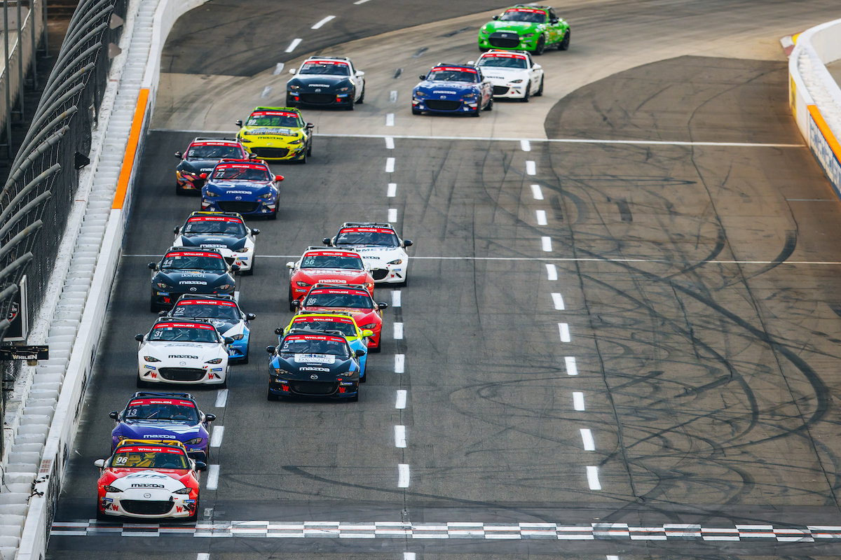 MazdaMX5Cup's tweet image. Tag a pro driver you want to see race #MX5Cup at @MartinsvilleSwy this October 👉