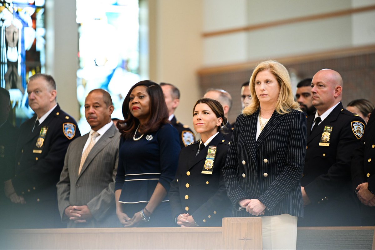 NYPDPC's tweet image. 25 years ago, Police Officer John Kelly was killed while serving this city. John was from a proud NYPD family, with service in his DNA. As we honor his life, we're reminded of everything our officers put on the line each time they wear that uniform.
May his memory be a blessing.
