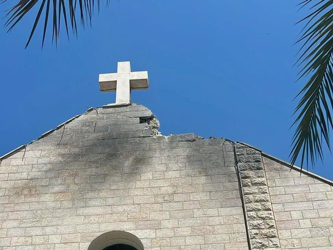 CatholicRob's tweet photo. The Cross always triumphs. https://t.co/dISC83ochm