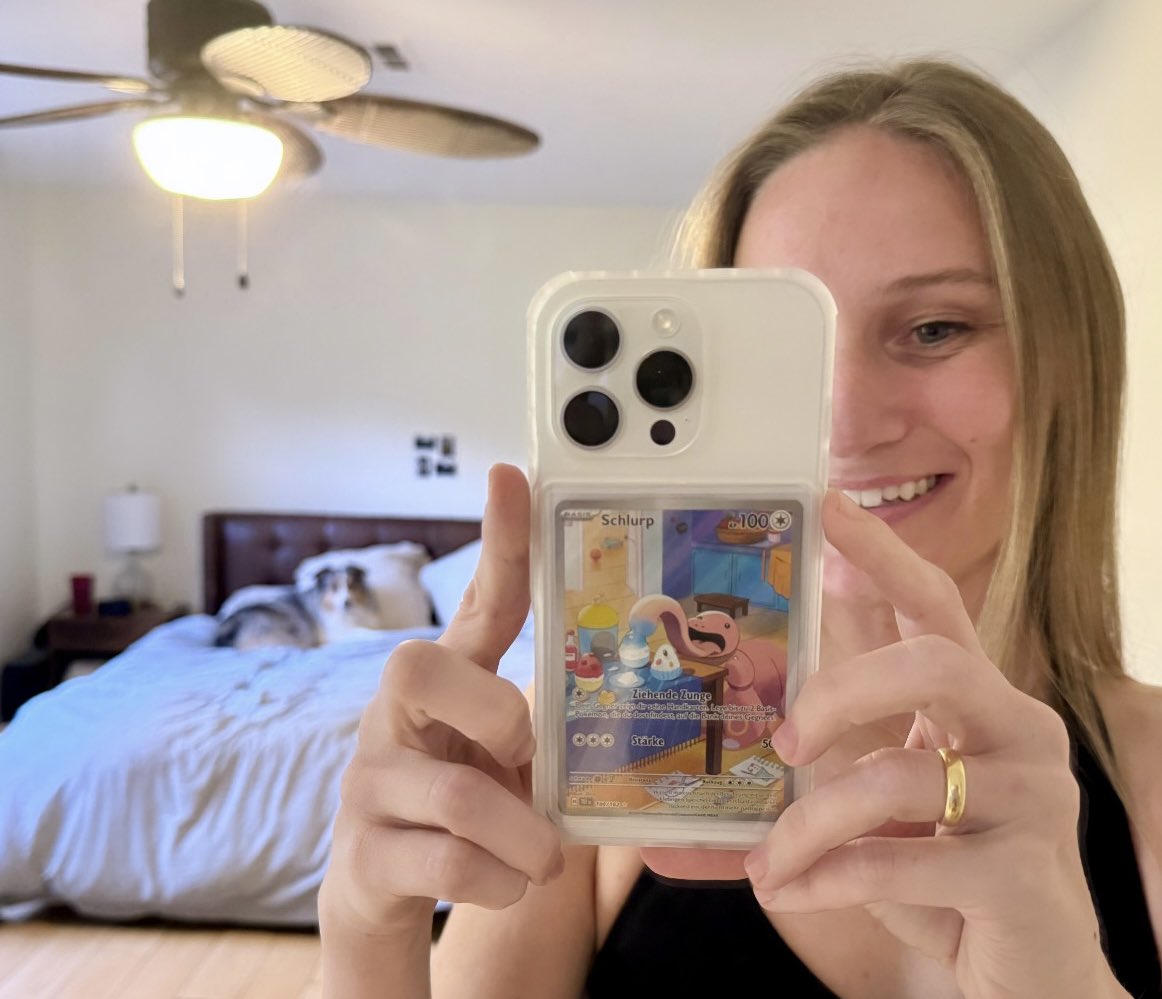 MichelleBakels's tweet image. Obsessed with this new phone case you can display Pokémon cards in!
Also, did you know Lickitung’s German translation is Schlurp??