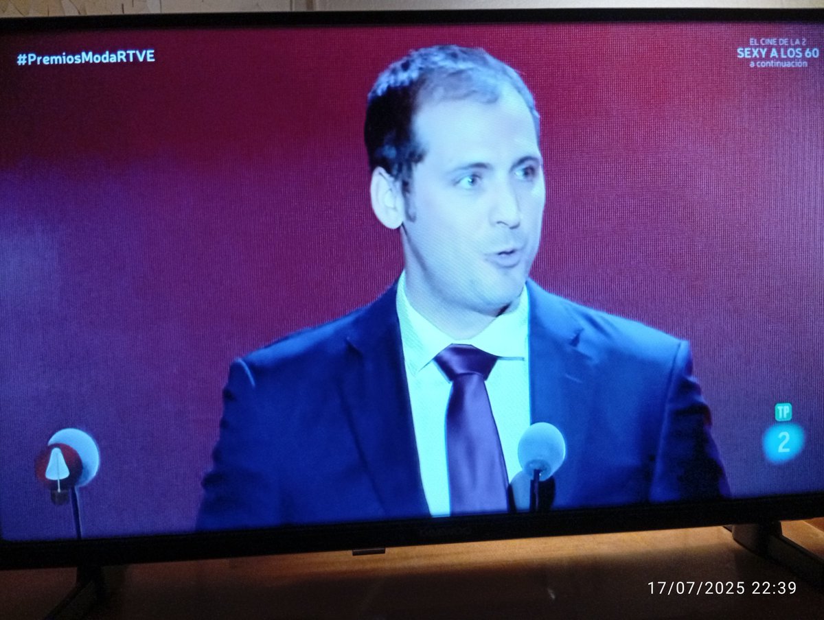 PT_pepe's tweet image. Mejor colección de calzado y marroquinería... #ToniPons !!! #PremiosModaRTVE ❣️❣️❣️