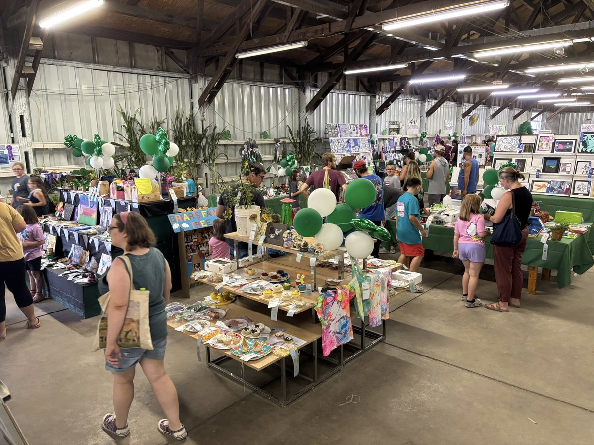 Indiana4h's tweet image. .@PurdueExtension Vigo County 4-H had a GREAT looking exhibit hall during their county fair! 🤩🍀