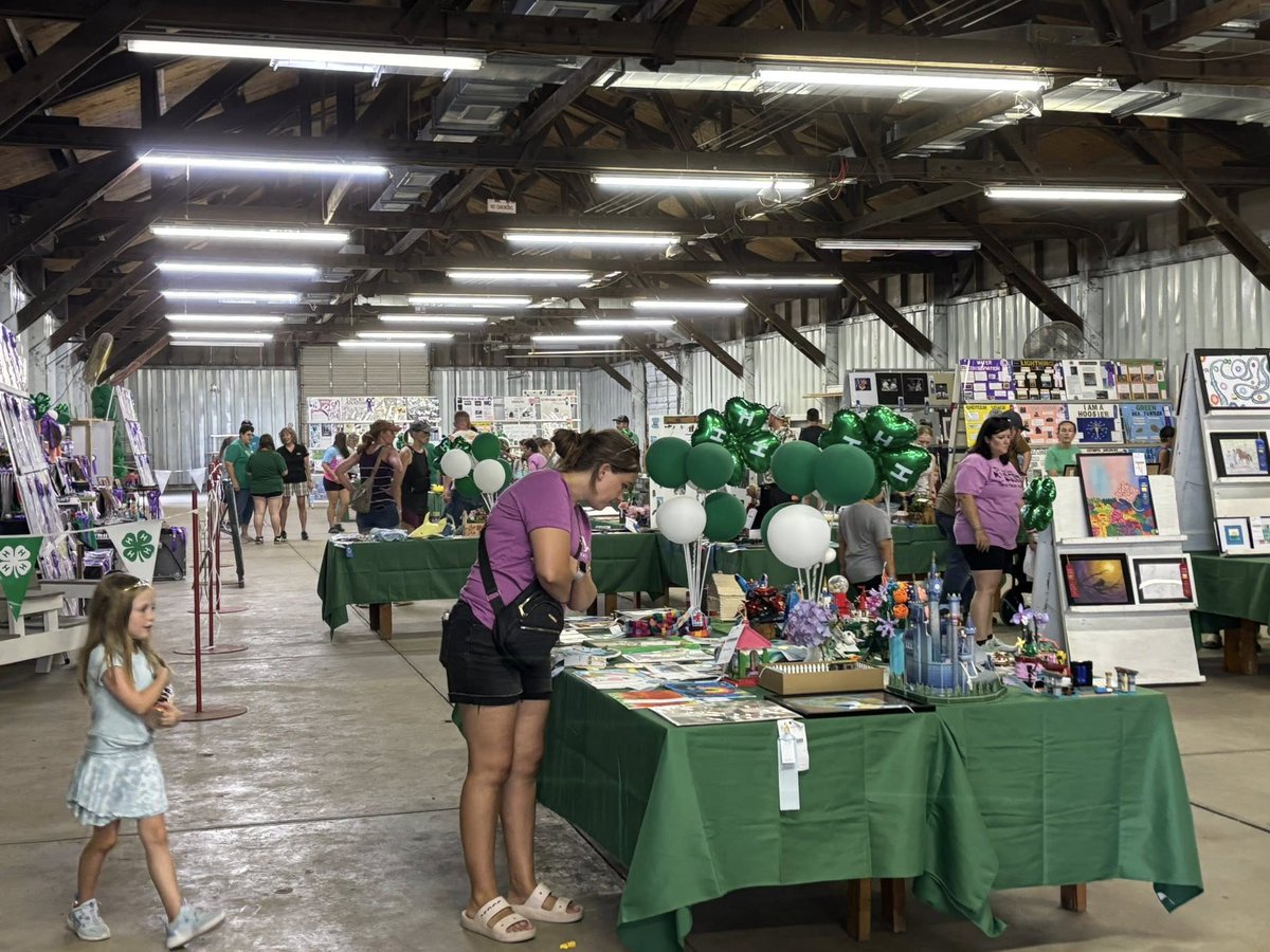 Indiana4h's tweet image. .@PurdueExtension Vigo County 4-H had a GREAT looking exhibit hall during their county fair! 🤩🍀