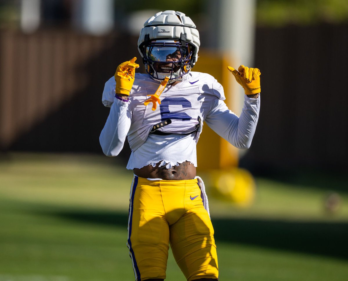 whalexander_'s tweet image. Ask about LSU WR Barion Brown, and Kentucky players all bring up the same thing: speed.
"He's a blur, dude."
"No one can catch that guy."
Story: theadvocate.com/baton_rouge/sp…