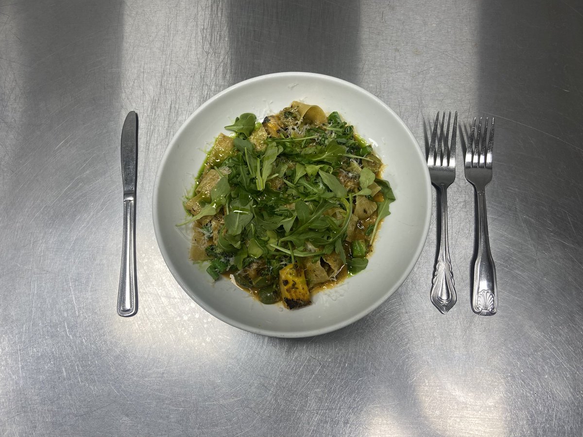 norma1boy's tweet photo. recently become obsessed with setting up my coworkers meals like theyre on death row https://t.co/tzIVZLeWpu