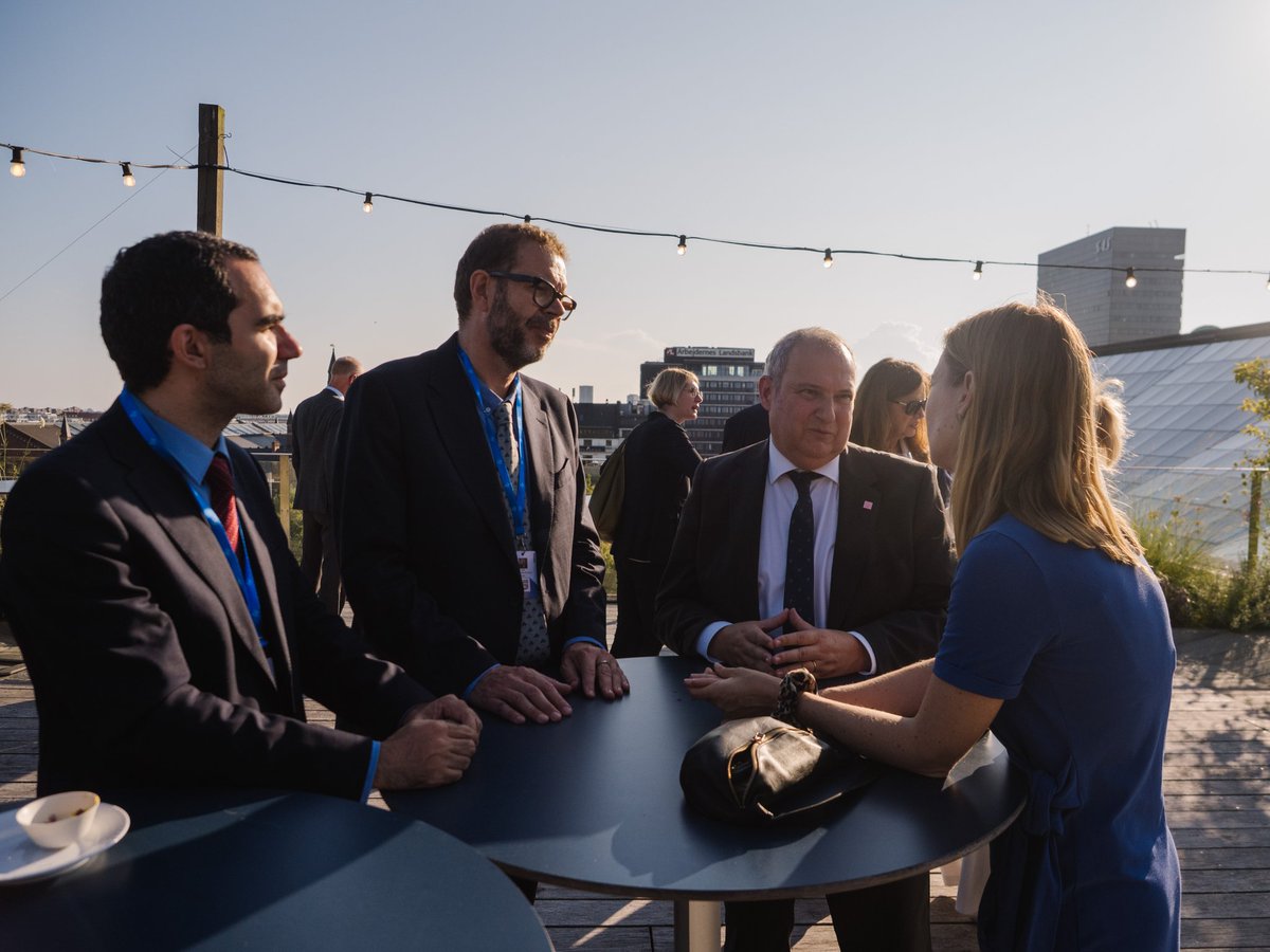 📍En Copenhague, donde mañana se celebra la reunión informal de ministros de Competitividad de la Unión Europea.

Hoy asistimos al evento 'Making the most of the biotech revolution', donde hemos conocido proyectos de lo más revolucionarios en el campo de la biotecnología.