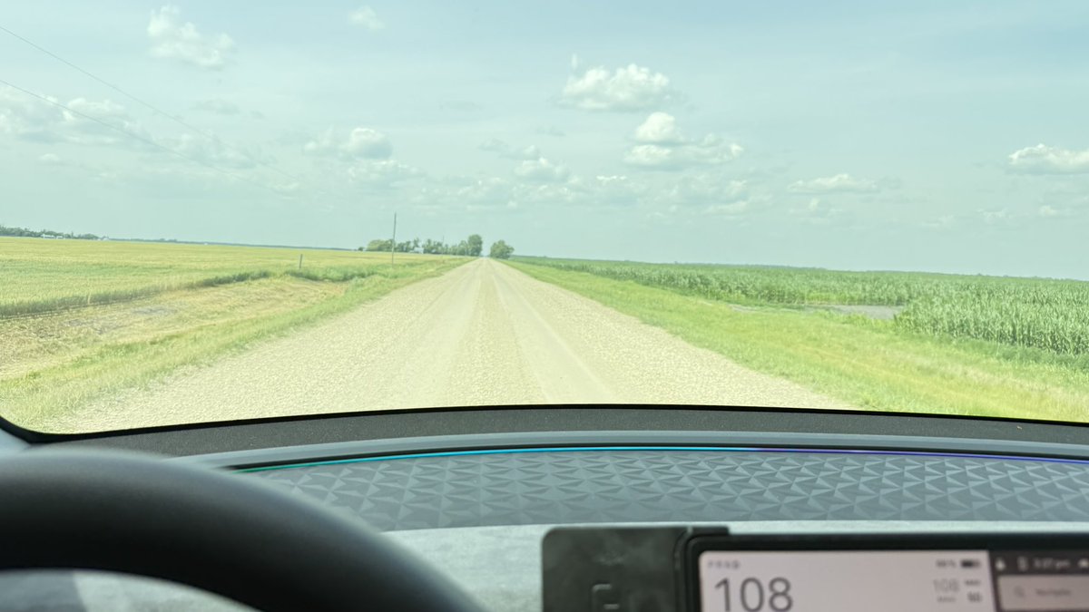 Drive_Protected's tweet image. Welcome to Southern, Manitoba, 🇨🇦 where a well travelled gravel road is smoother to drive on than the paved highways 🤣