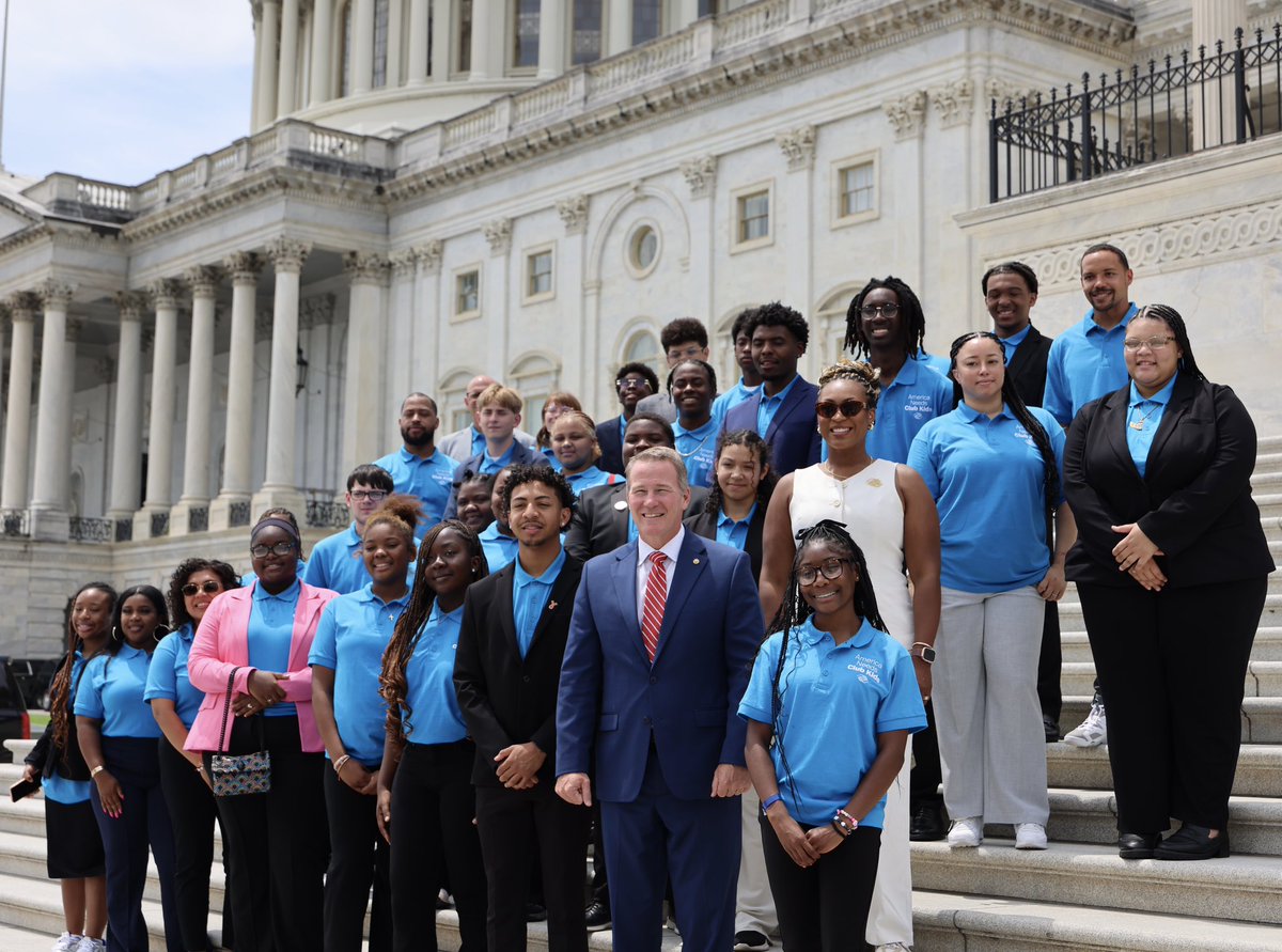 SenJonHusted's tweet image. Had the chance to meet with young Ohioans on their visit to the Capitol.
Grateful for the work @bgca_clubs does to prepare our youth for the workforce and academic success.