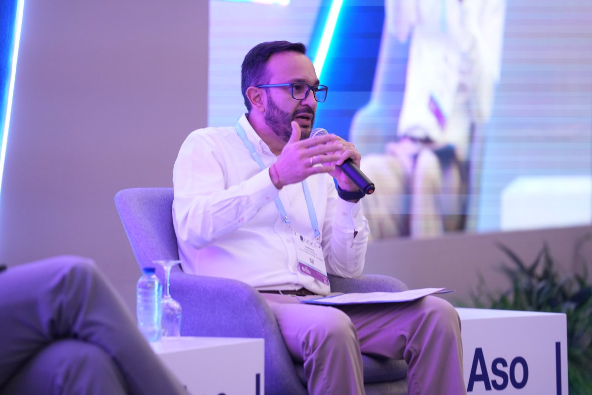 "En nuestra experiencia en <a href="/transparenciaco/">Transparencia Col</a>, destacamos la importancia de fortalecer una cultura de integridad en todas las organizaciones. Esto implica hablar abiertamente sobre los dilemas éticos del día a día. Hay que hablar más sobre la corrupción": Andrés Hernández, director