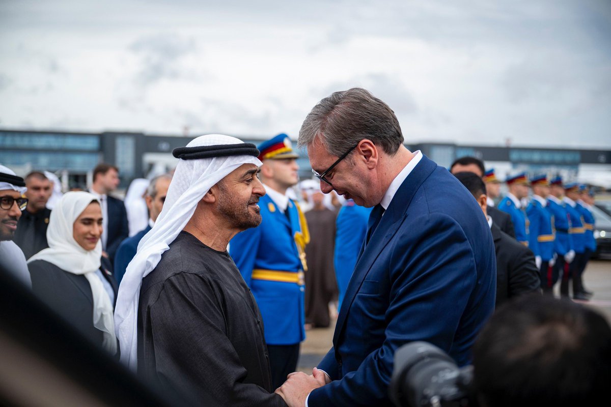 mhmdalahmed's tweet photo. يمشي على درب الوطن ما يلتفت للراحة
همّه يشوف اسم الإمارات فالمقدّمة 🇦🇪

من تركيا إلى ألبانيا🇦🇱🇹🇷
ومن صربيا إلى المجر🇷🇸🇭🇺
24 ساعة، أربع دول، وهدفه واحد

قائدنا ووالدنا..يسابق الوقت
يرتحل لأجلنا، لأجل وطنه، لأجل المستقبل
وكل محطة يوقف فيها..يرسّخ مكانة، ويرفع راية

الله يحفظه❤️ https://t.co/Y2ElGLduLk
