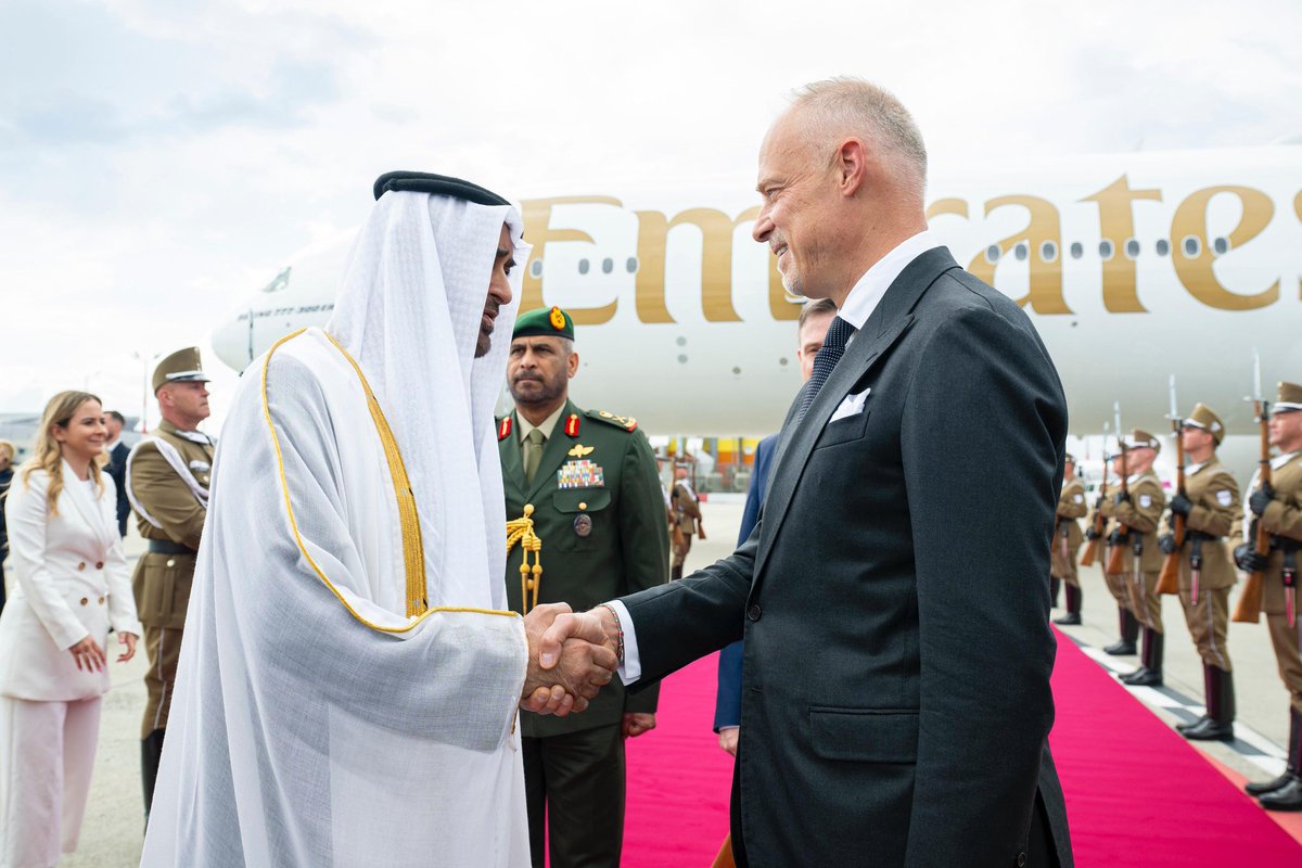 mhmdalahmed's tweet photo. يمشي على درب الوطن ما يلتفت للراحة
همّه يشوف اسم الإمارات فالمقدّمة 🇦🇪

من تركيا إلى ألبانيا🇦🇱🇹🇷
ومن صربيا إلى المجر🇷🇸🇭🇺
24 ساعة، أربع دول، وهدفه واحد

قائدنا ووالدنا..يسابق الوقت
يرتحل لأجلنا، لأجل وطنه، لأجل المستقبل
وكل محطة يوقف فيها..يرسّخ مكانة، ويرفع راية

الله يحفظه❤️ https://t.co/Y2ElGLduLk
