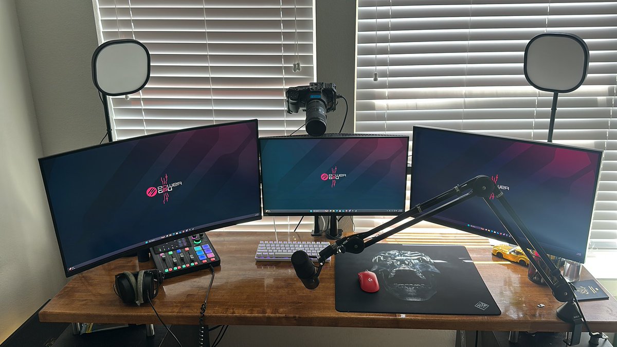 Benk_live's tweet image. New PC has arrived!!!! 🔥
s/o to @PowerGPU and @LifewPanda for hooking it up. There is no better place to get a pc right now and I’m so happy to finally get one of their systems in hand
5080 FE
Intel Ultra 7 265KF
64g DDR5