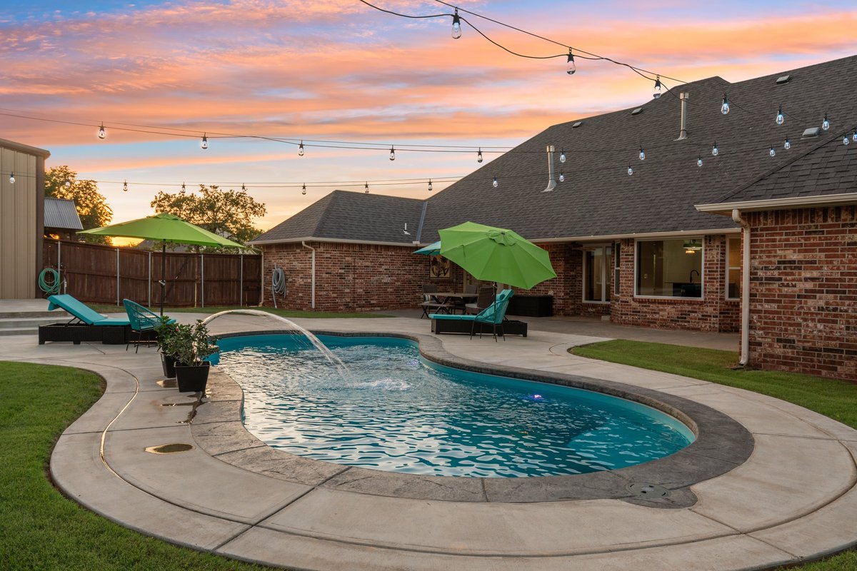 sagesothebys's tweet photo. Welcome to this beautifully updated home nestled on 1.25 acres in the highly desirable Piedmont School District. This property combines space, style, &amp; functionality in a serene setting, offering everything you need and more.

🌞 1313 Locust Grove Run 🌿
-
https://t.co/D75vIFNNBS https://t.co/aleXeyQ4UH