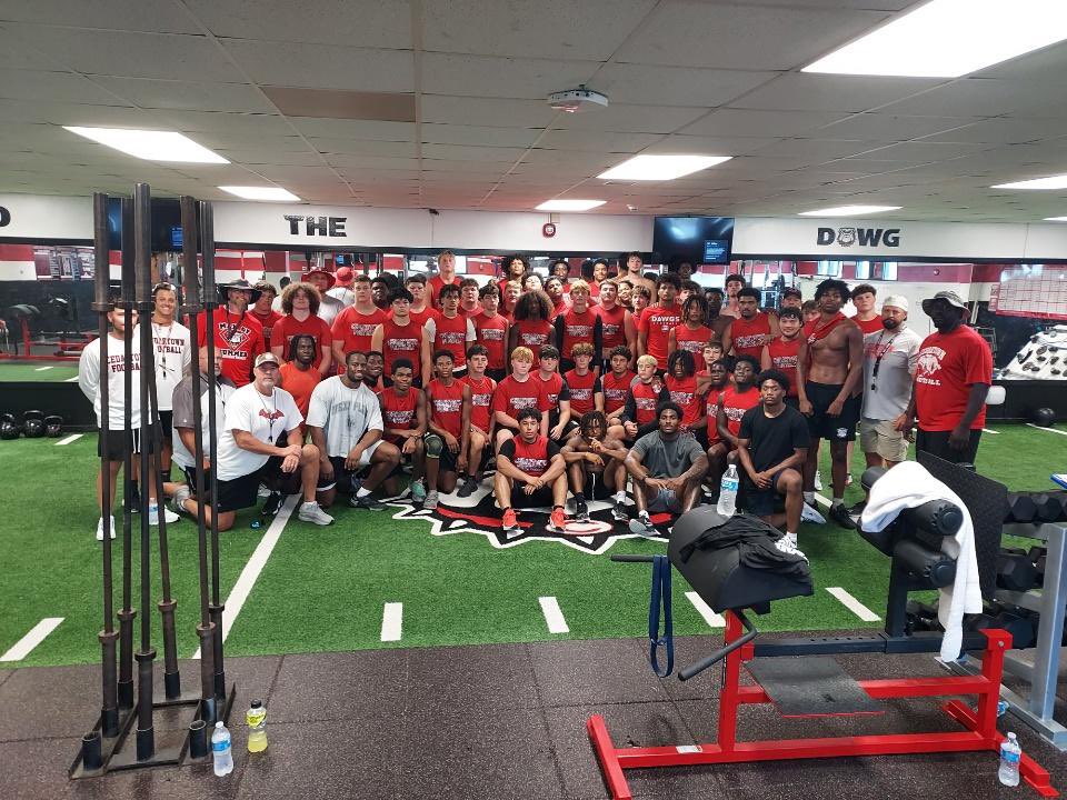 CoachTommyAtha's tweet image. What a way to end summer workouts! Tremendous enthusiasm headed into acclimation week! What a tremendous honor to have @NickChubb @ZFrazier19 @KobePace_ and so many other great Cedartown players with us all summer! Incredible examples for our guys! #DAWG