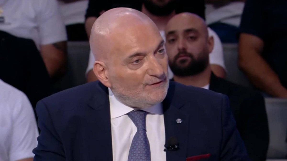 ألان حكيم لـmtv: يفترض أن يحقّق قانون المصارف 3 عناوين هي الشفافية والمصداقية والحوكمة والثقة تُبنى بالفعل لا بالشعارات والدولة ليست فقيرة
<a href="/AlainHakim/">Alain Hakim</a>
<a href="/sarelwa2et/">صار الوقت</a>
#صار_الوقت