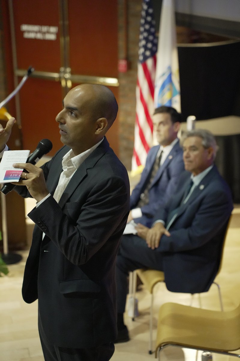 Thankful for all the veterans who attended the town hall at the New Bedford Whaling Museum to discuss the benefits made available through the HERO Act. A special thanks to Rep. Chris Hendricks and <a href="/RepTonyCabral/">Tony Cabral</a> for hosting today's event.
mass.gov/info-details/h…
