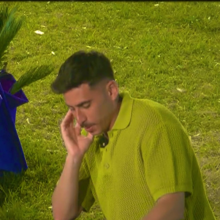 noneunaccount's tweet photo. Ma quando gliela canta Occidentali's Karma?   #TemptationIsland #francescogabbani https://t.co/EYvp41hjfH