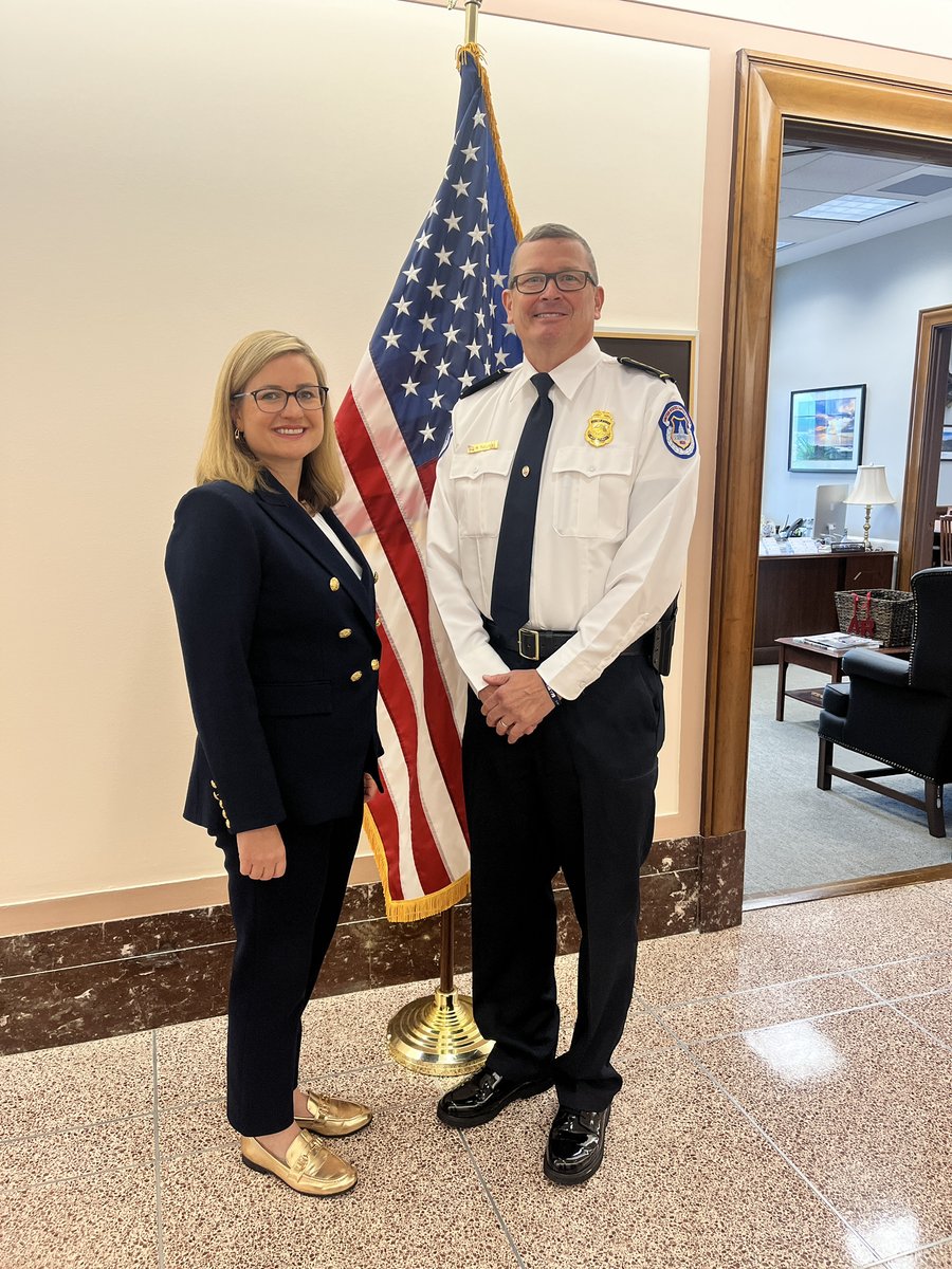 MayorGallego's tweet image. It was a pleasure catching up with Chief Sullivan, who is now leading @CapitolPolice.

His commitment to public safety and integrity has always stood out, and I know he’ll serve with distinction in this new role. Wishing him all the best!