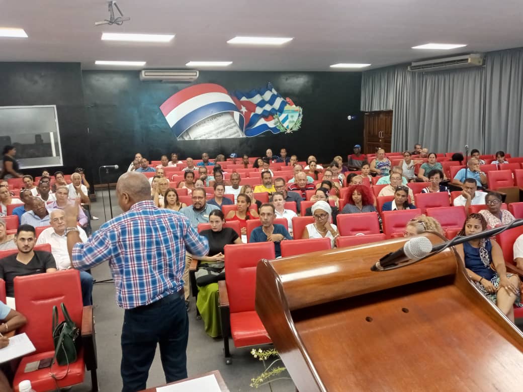 Participaron los asesores jurídicos y la Directora de Capital Humano de la #empresasuchel en "Encuentro Técnico" sobre disciplina laboral y derecho del trabajo.
Profundizando en las mejores prácticas para una gestión justa y efectiva.
#DerechoLaboral
#GestiónDeCapitalHumano
