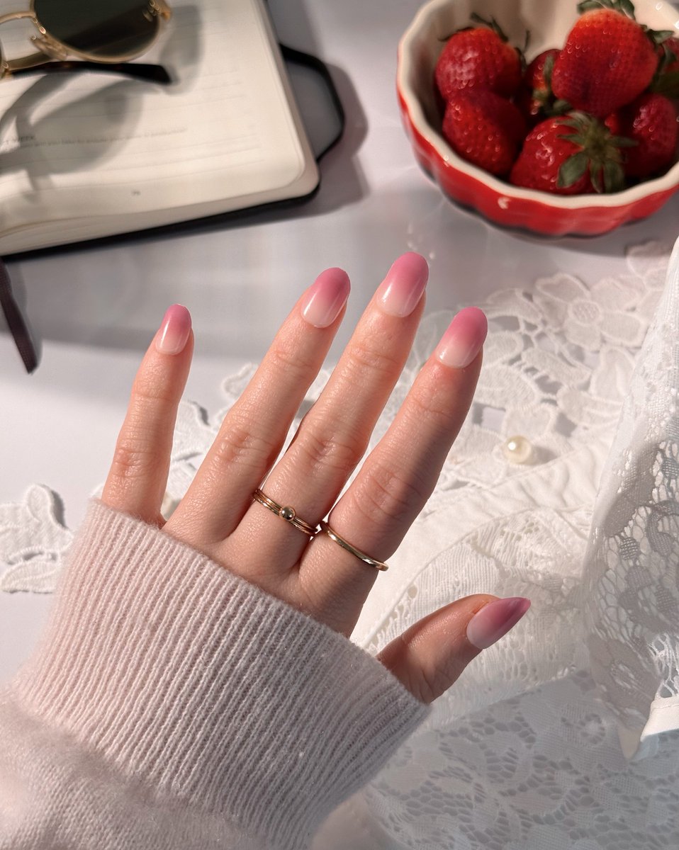 imPRESSBeauty's tweet photo. We’re in the mood for berries &amp; cream 🍓🍦 

💅No glue
💅Durbale &amp; flexible fit
💅Up to 10-day wear
Shop ‘Beat The Heat’ at https://t.co/cV4nDZtIyE https://t.co/kABWykD3mP