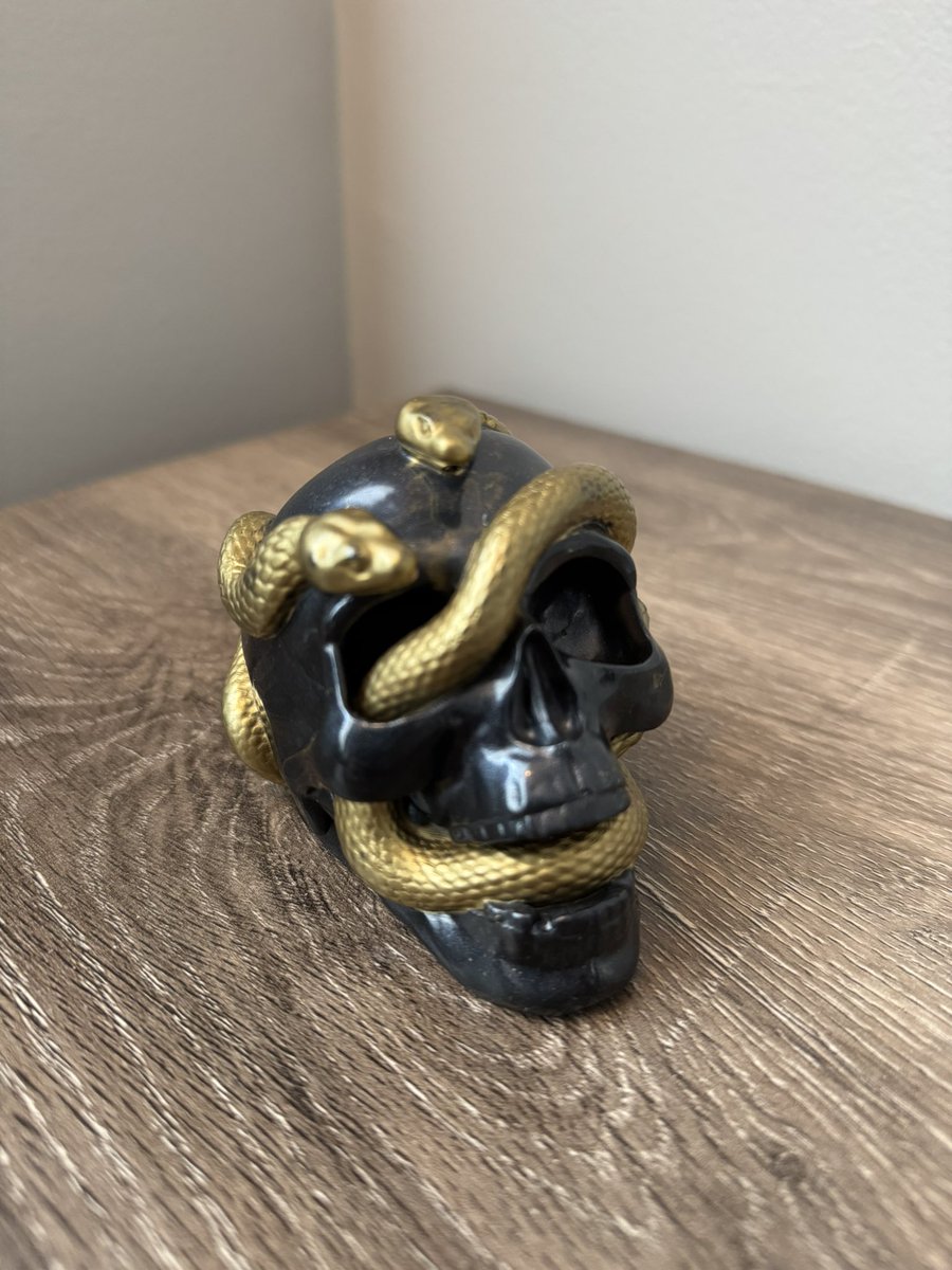 w000by_'s tweet image. thank you so much @Nikitasia_1_ !
i love him !!!
head over to nikitasia.com for more amazing resin art, like this!