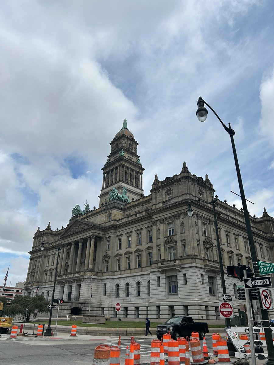 Standing still you can still see the motion.