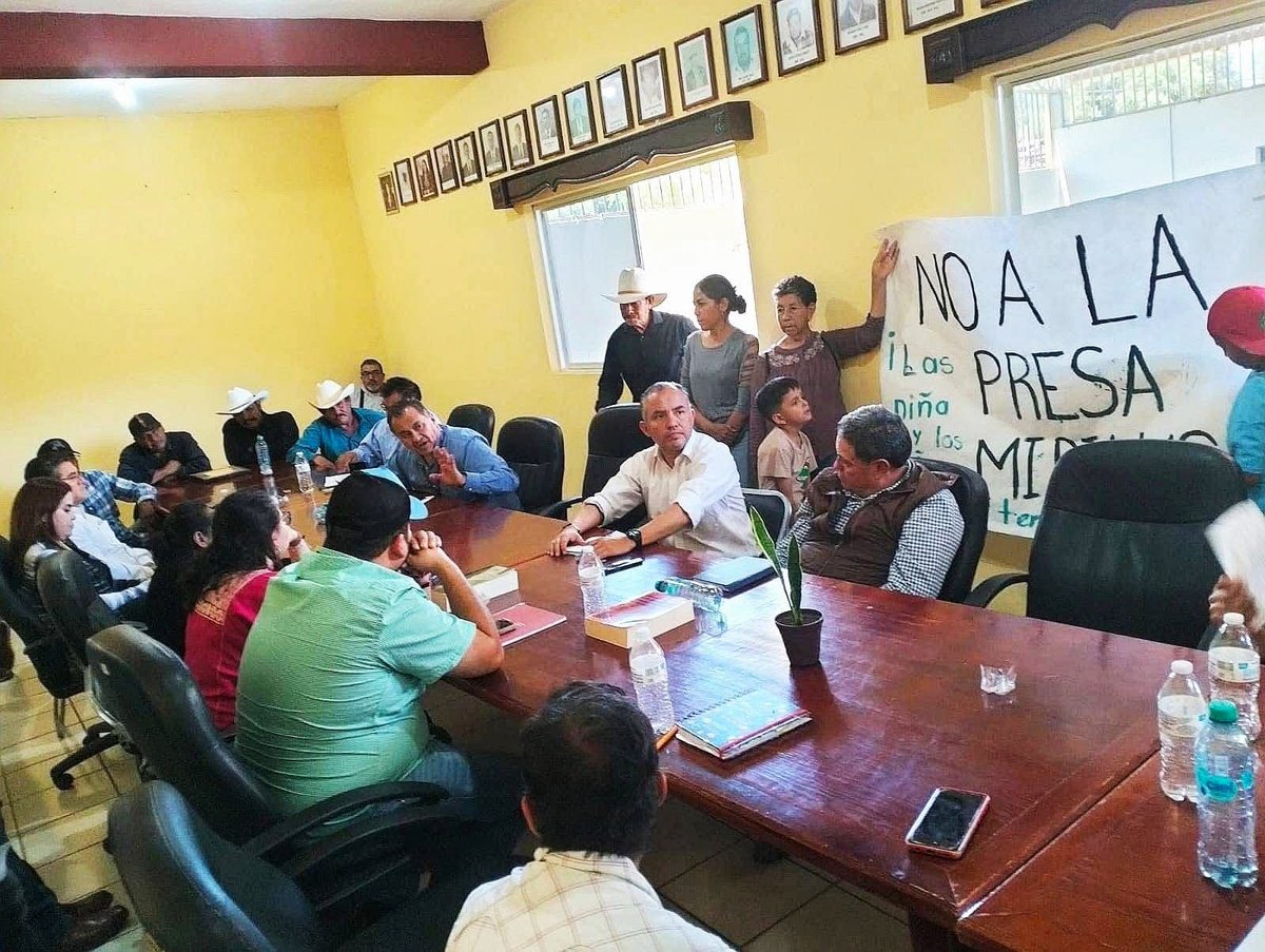 MXREMA's tweet image. #COMUNICADO | #Zacatecas
Autoridades de los 3 niveles de gobierno realizan reuniones privadas para imponer la #PresaMilpillas
Denunciamos simulación, coacción y violación de derechos.
📄 Lee más 👉 remamx.org/2025/07/comuni…
#NoALaPresaMilpillas