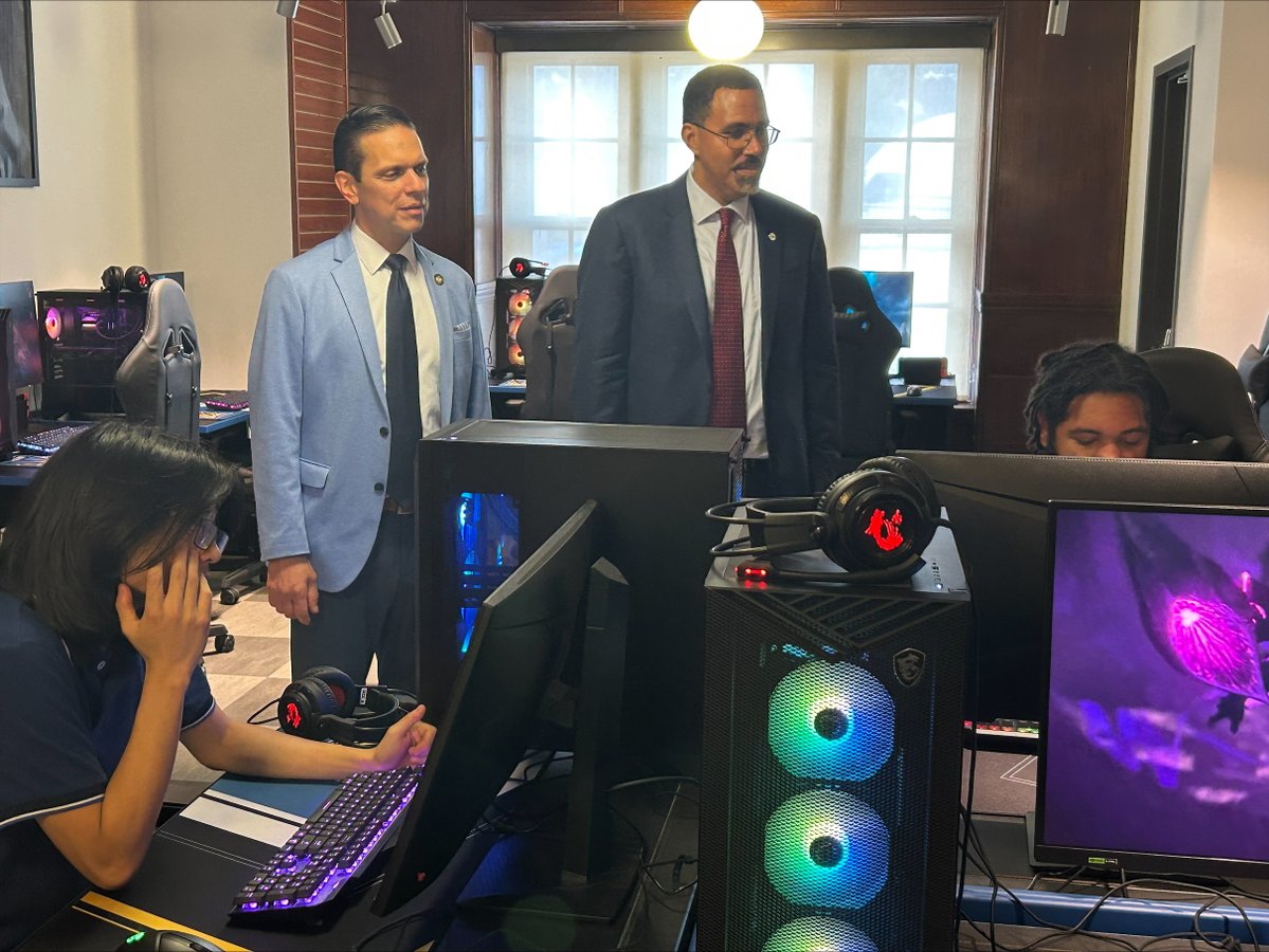 SUNYChancellor's tweet image. .@SUNYSchenectady connects students to in-demand careers. Programs like Air Traffic Control that feature the largest simulator east of the Mississippi, and Programming for Game Design that preps students for the booming gaming industry offer direct pathways to careers. I was…