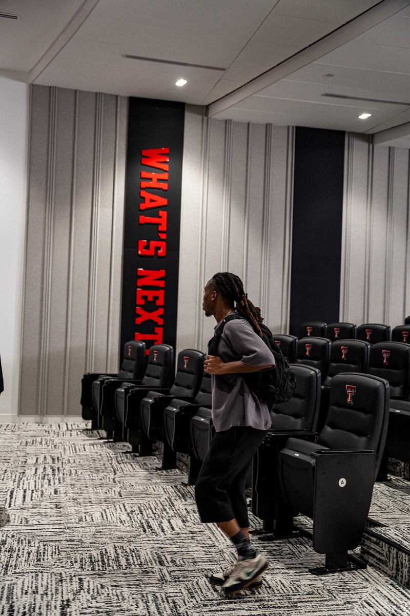 HoustonHero713's tweet photo. Texas Tech football facility #1 in the world Craig 🔥🔥. 

📸: @BrandyWilliams_ 
🏦: @AthleteMogul https://t.co/Au4Vwjoz5X