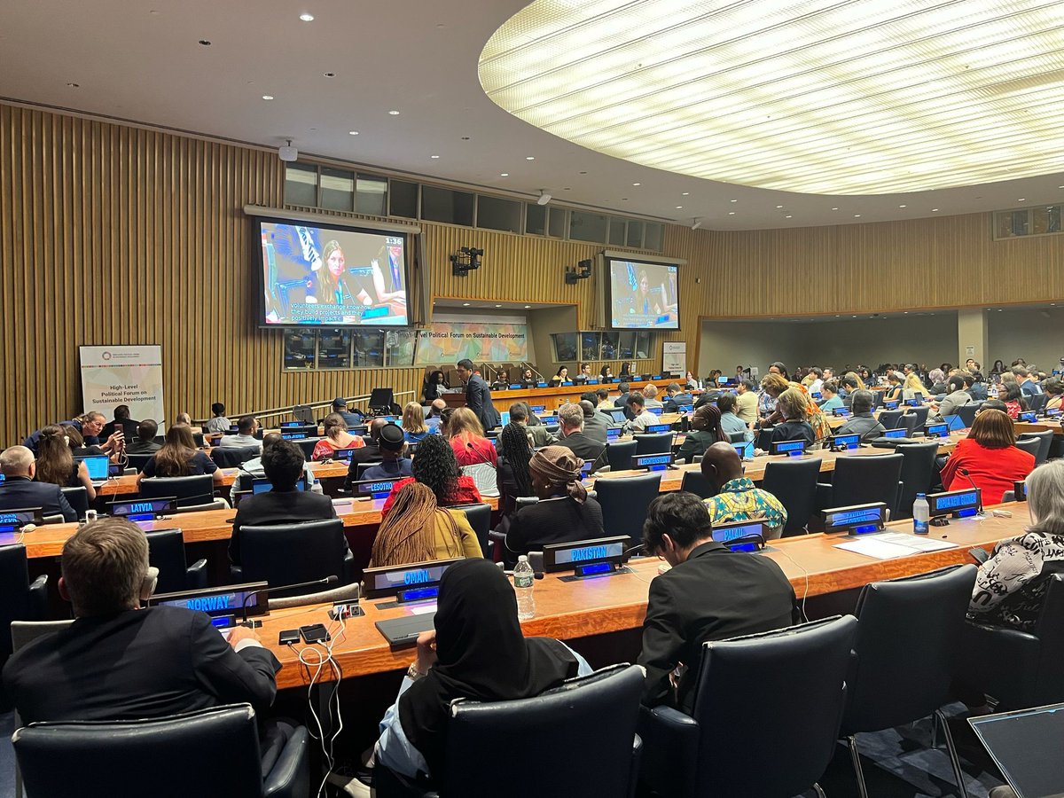 FVolontaires's tweet photo. Au #HLPF à l’#ONU, Laura Mahy, volontaire au Tchad 🇹🇩 avec @agmvtchad pour le programme Volontaires pour la Grande Muraille Verte, a rappelé que le volontariat est un outil de coopération durable🤝
💬 "Une démarche de co-construction, au cœur des partenariats pour les #ODD" https://t.co/88Zz6gUDK7